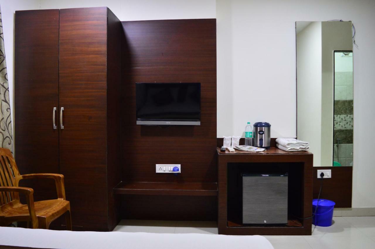 Hotel Maheshwari Avenue ウッジャイン エクステリア 写真