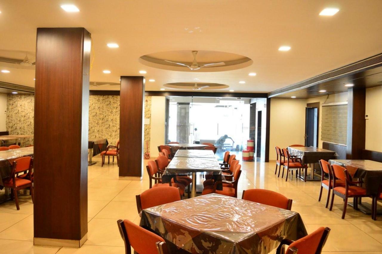 Hotel Maheshwari Avenue ウッジャイン エクステリア 写真