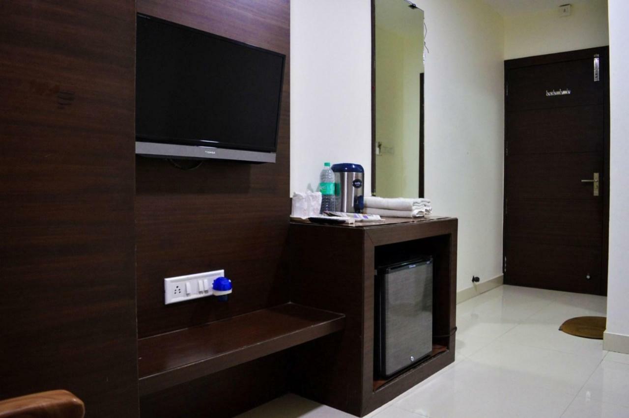 Hotel Maheshwari Avenue ウッジャイン エクステリア 写真